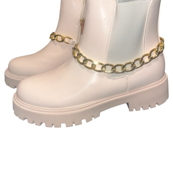 NWOT Mata Chic Blush Pink Ankle Boots with Gold Chain - Picture 2 of 6
